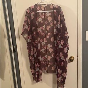 American Eagle floral kimono